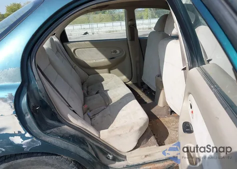 2001 Kia Sephia Ls z USA, uszkodzony, nr VIN KNAFB121915040353